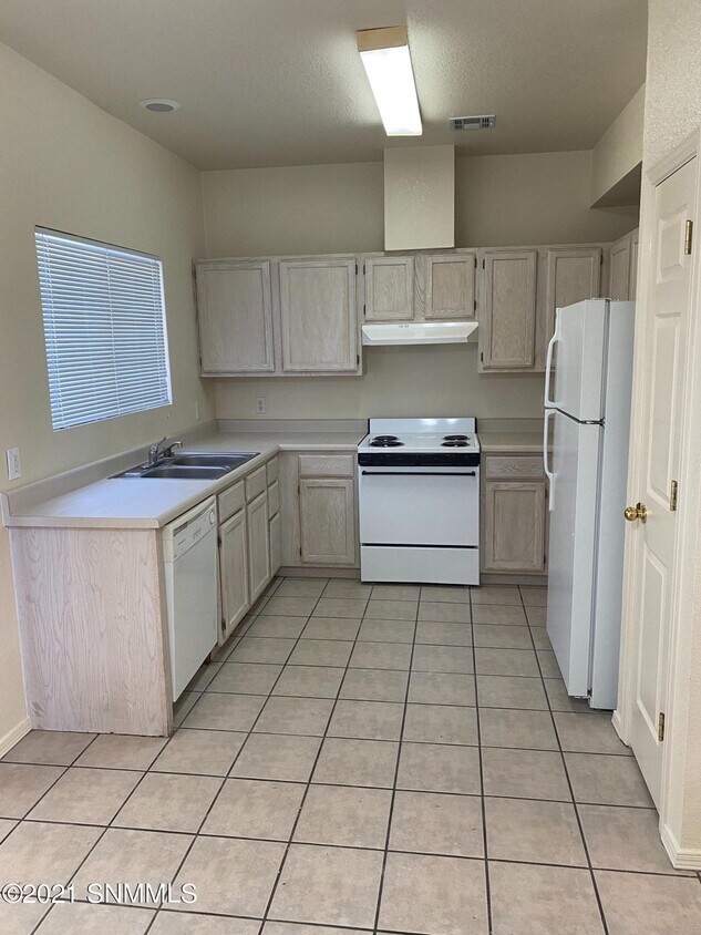 Primary Photo - 450 Ithaca Ct