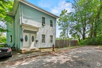 Building Photo - 132 Bartlett St