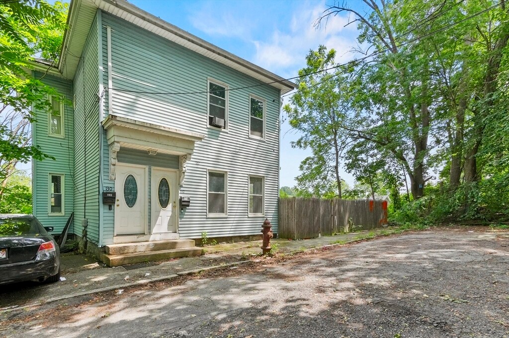 Foto principal - 132 Bartlett St