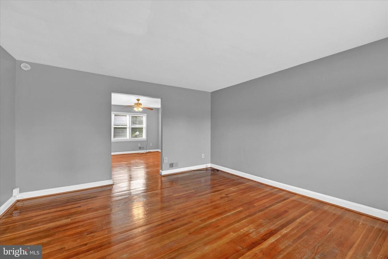 Primary Photo - 1357 E Northern Pkwy
