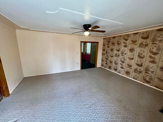 Foto del edificio - 2 Bed | 1 Bath | 1 Car Attached Garage | 2...