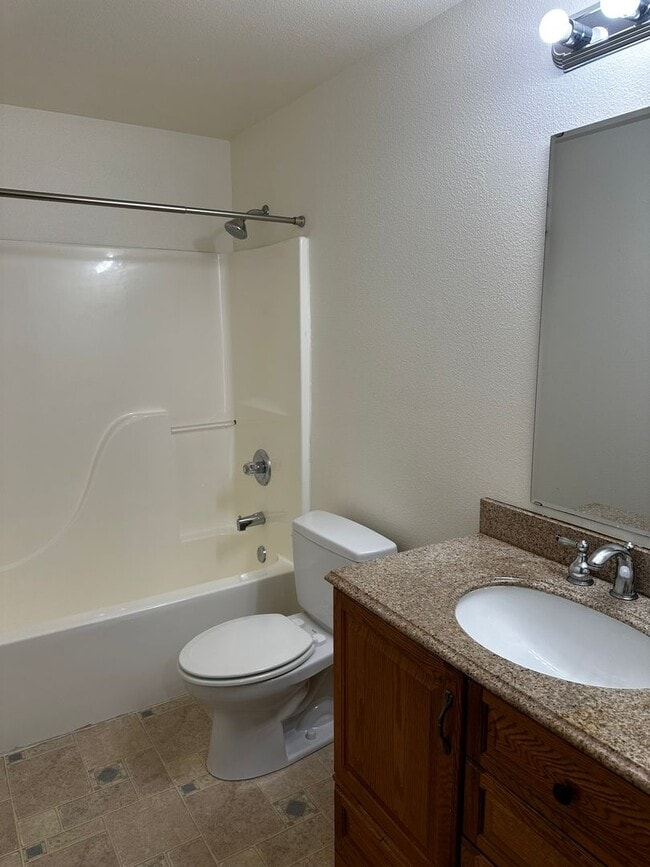 Building Photo - 3bd/2ba Covington House