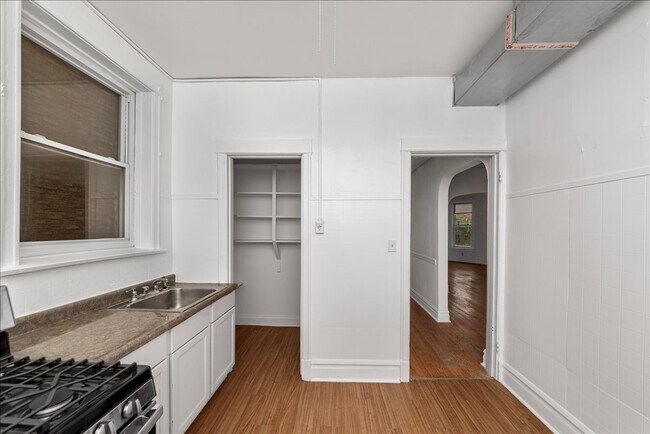 Foto del edificio - 1353 W Catalpa Ave