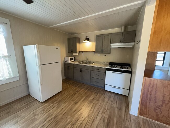 Foto del edificio - 166 Wildwood Ave