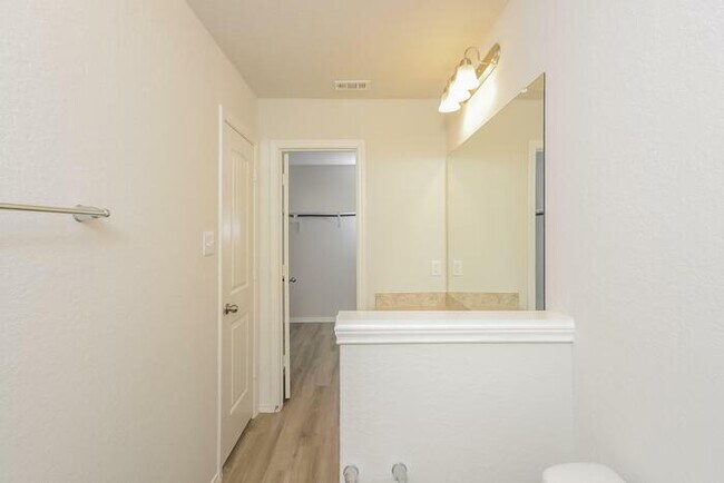 Building Photo - 5039 Sessile Trl