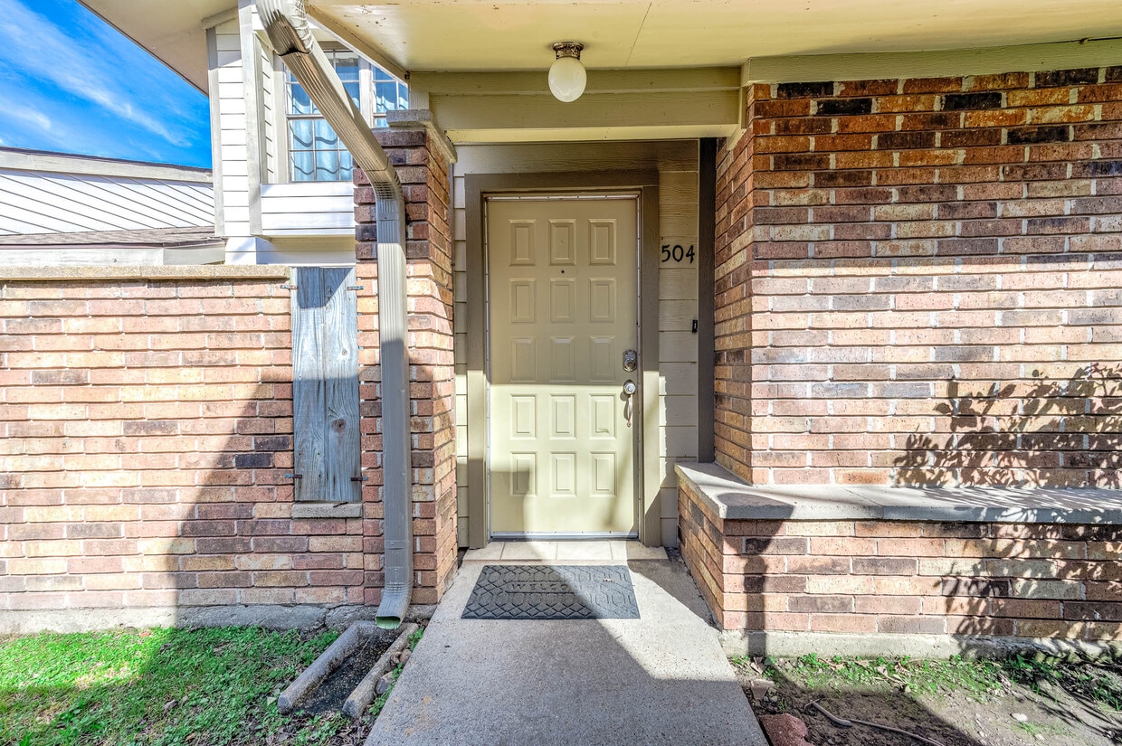 Building Photo - 200 Pecan Dr