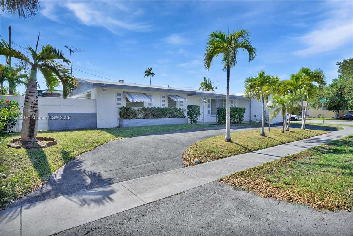 Primary Photo - 16530 NE 11th Ave