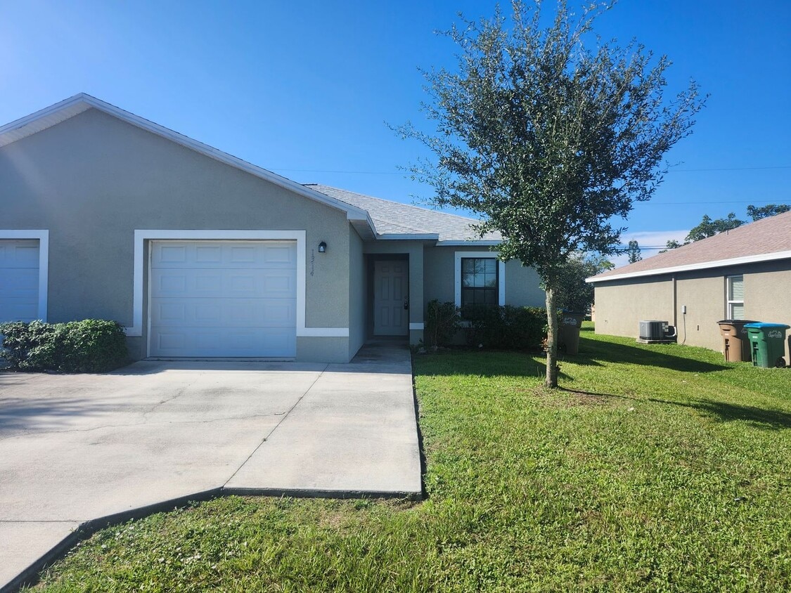 Foto principal - 3 bedroom 2 bath 1 car garage