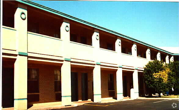 Primary Photo - 3400 NW Grand Ave