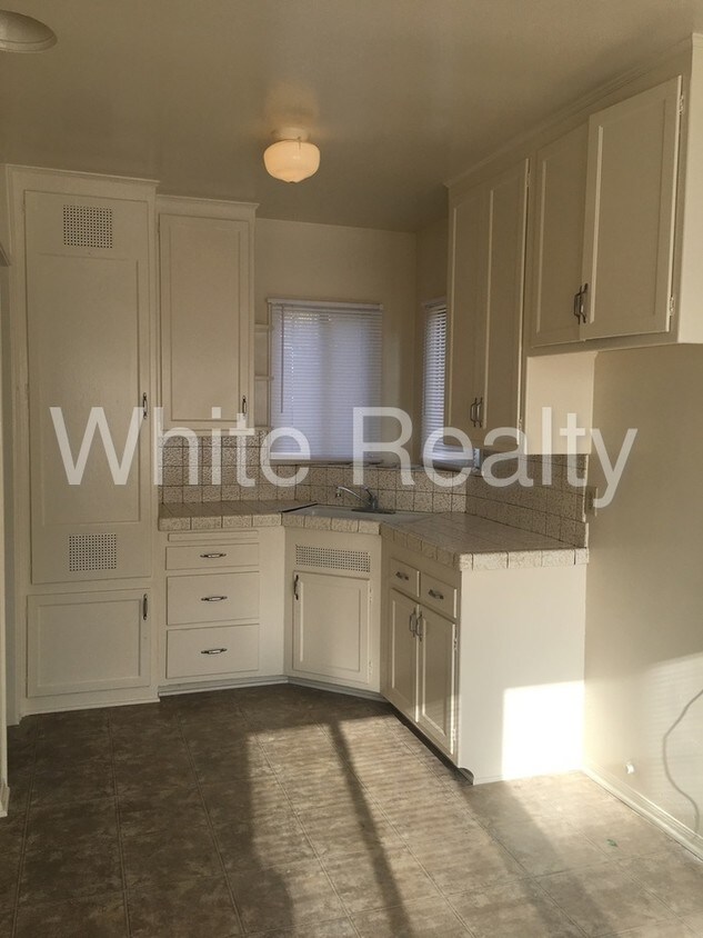 Primary Photo - 4417 N Bellflower Blvd