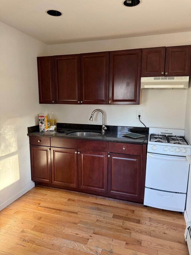 Foto del edificio - 305 Smithtown Blvd