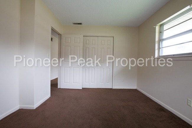 Building Photo - 7831 Basswood Ln