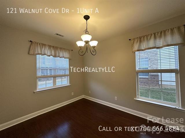 Foto del edificio - 121 Walnut Cove Dr