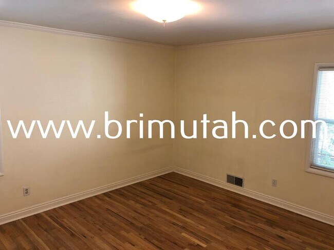 Building Photo - 1636 E Emerson Ave