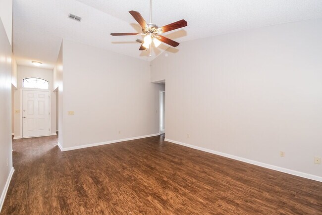 Foto del edificio - 3413 Deerfield Pointe Dr