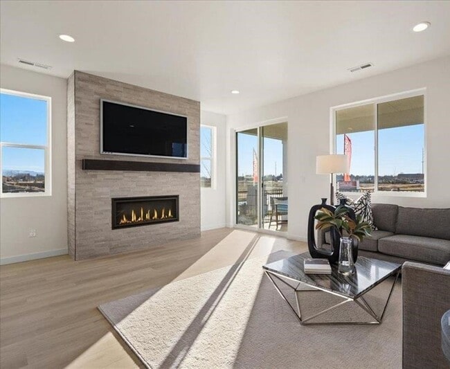 Building Photo - Brand New Town Home - Star Idaho