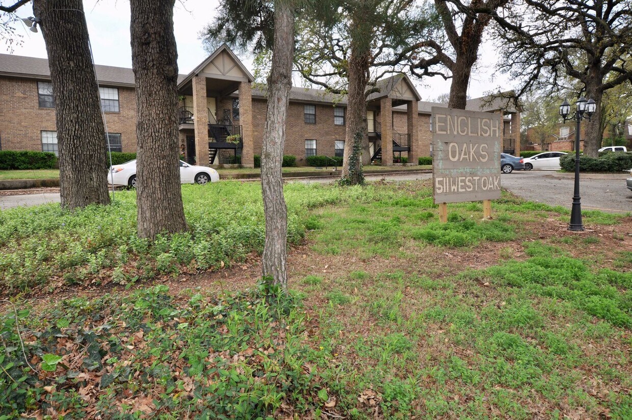 Primary Photo - FOR LEASE! Newly Remodeled 2 BR - 1 BA Ups...