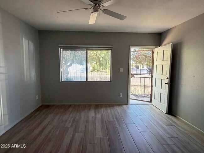 Foto del edificio - 11216 W Nevada Ave