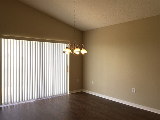 Foto del edificio - 208 Haversham Way
