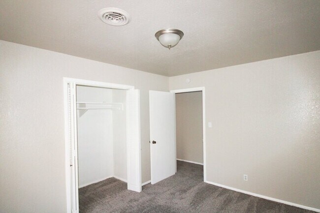 Building Photo - 4720 S Fulton Ct