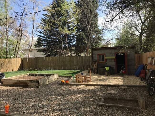 Building Photo - 501 Maple St