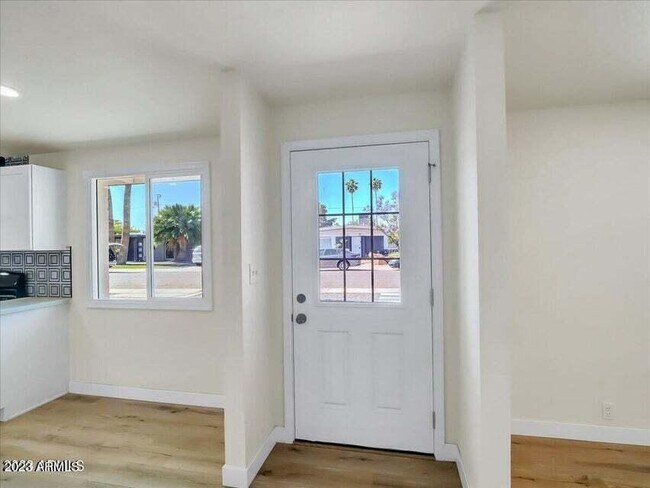 Foto del edificio - 3650 E Laurel Ln