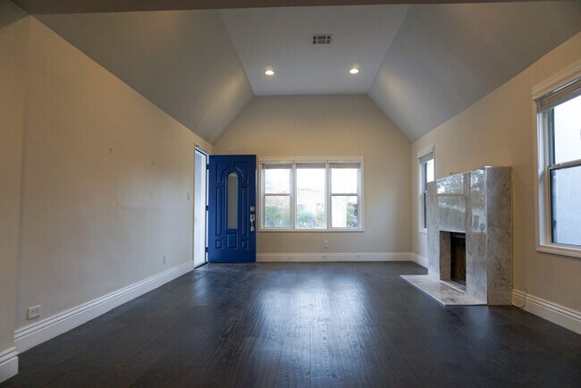 Foto del edificio - 520 N Poinsettia Pl