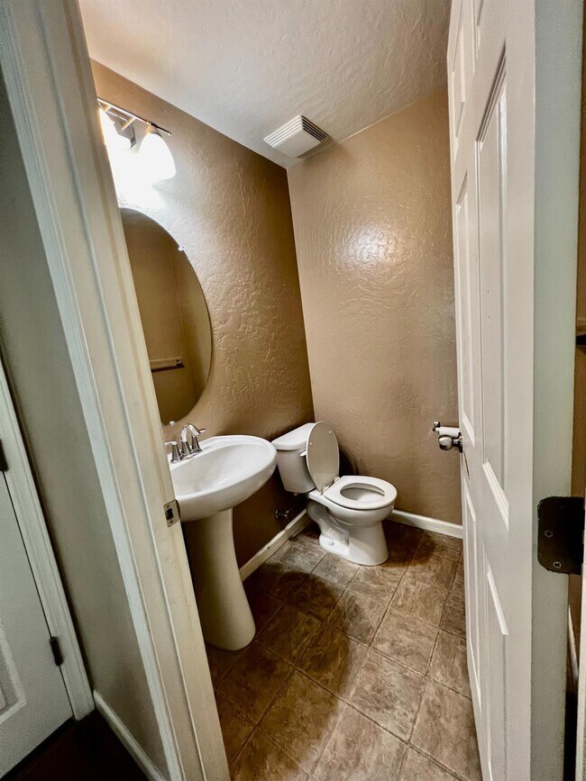 Foto del edificio - 5813 W Ramona Way