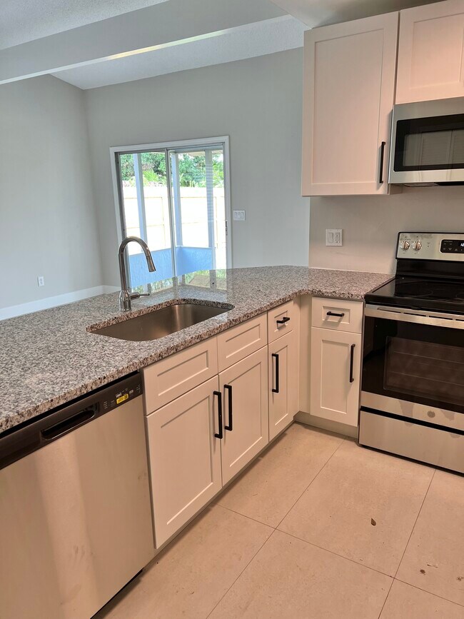 Foto del edificio - 4964 Dover Cir