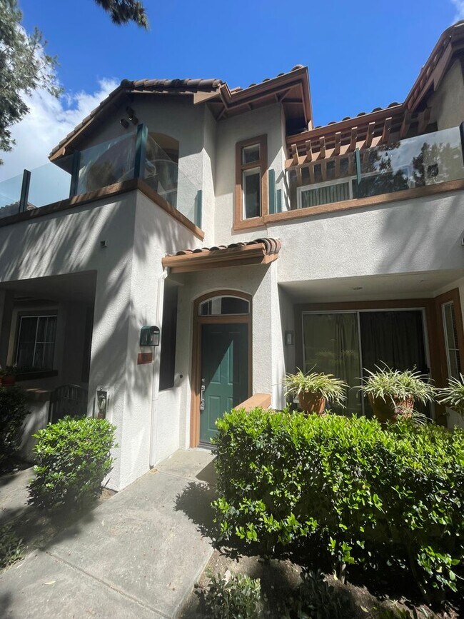 Foto del edificio - 2 Bedroom 2 Bath, Upper Unit Condo in the ...