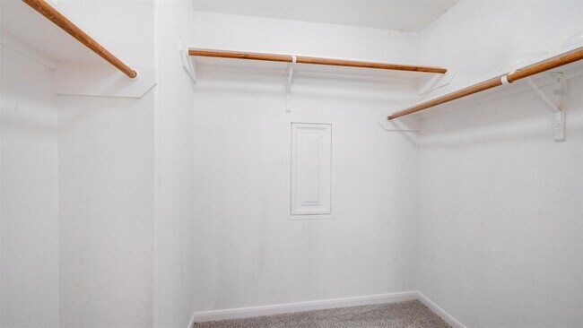 Foto del edificio - 827 Forest Ivy Ln
