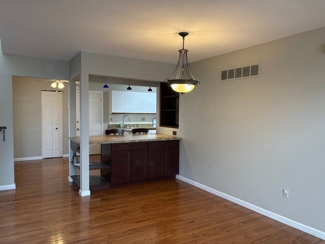 Building Photo - West County 4th/ 3Bth Townhome