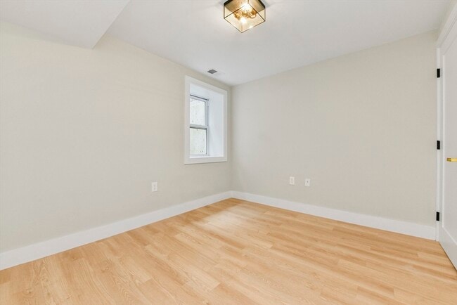 Foto del edificio - 10 Webster Ave