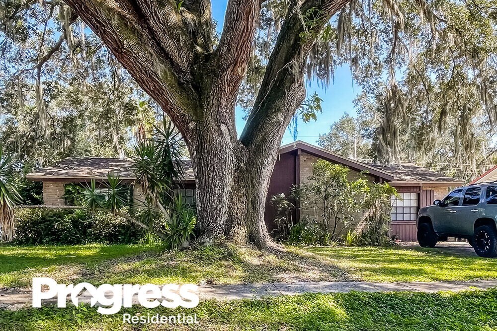 717 Ponderosa Dr E, Lakeland, FL 33810 House for Rent in Lakeland, FL