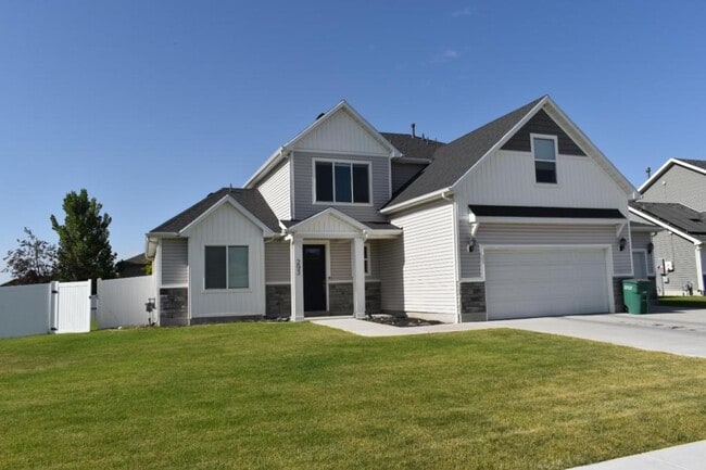 Building Photo - 293 W 450 S