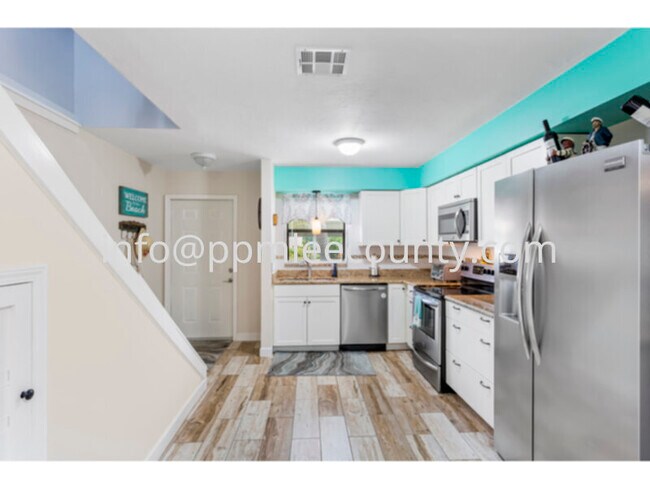 Building Photo - Convenient South Fort Myers Location-furni...