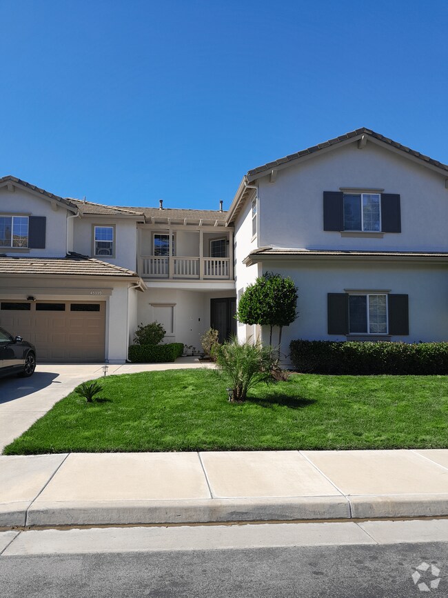 Redhawk Apartments for Rent with High Ceilings Temecula, CA 1