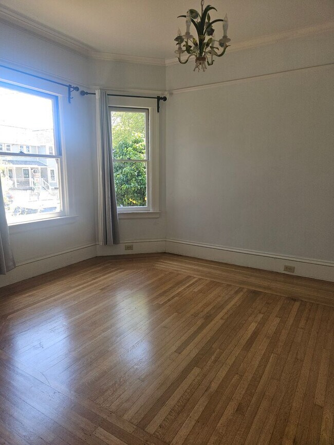 Foto del edificio - Charming Vintage Home Steps from Downtown Santa Cruz