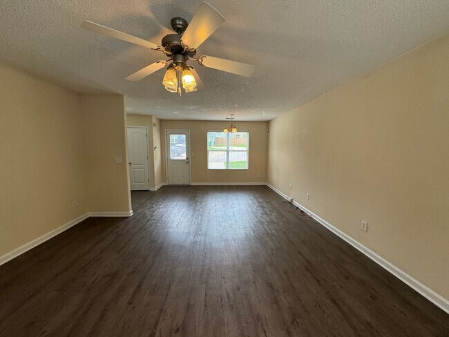 Building Photo - 121 Katydid Dr
