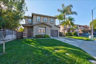 Building Photo - 1051 Village Ct
