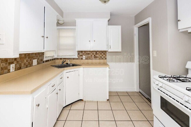 Foto del edificio - 19001 Nitra Ave