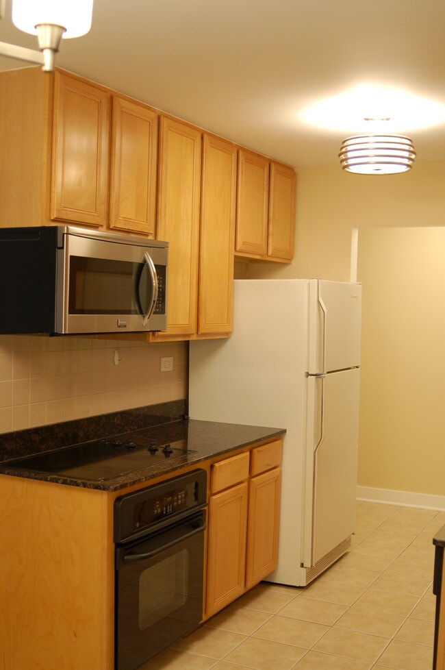 Foto del edificio - 870 E Old Willow Rd