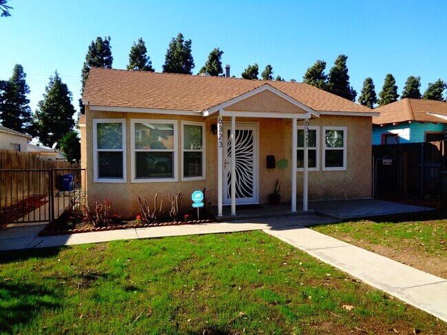 Foto del edificio - 2 Bedroom 1 Bath Remodeled House for Rent ...