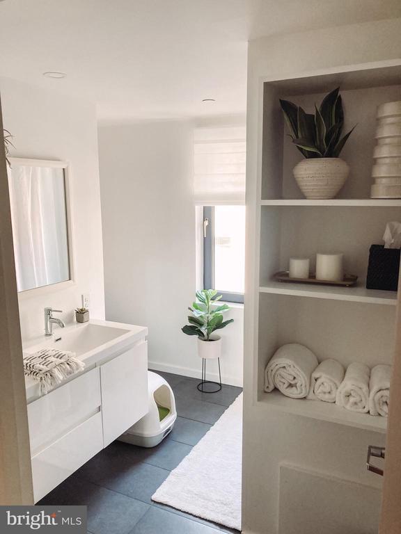 Building Photo - 152 W Laurel St