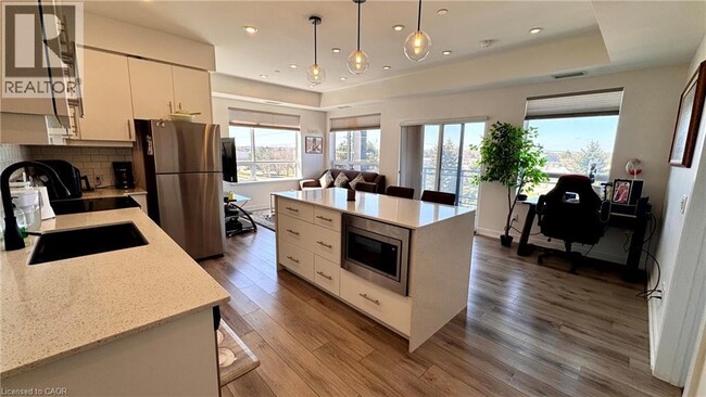 Building Photo - 255 Northfield Dr E