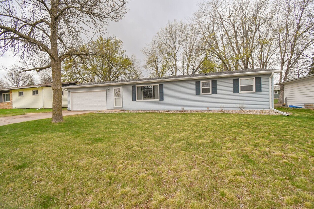 Foto principal - 217 N Needles Dr