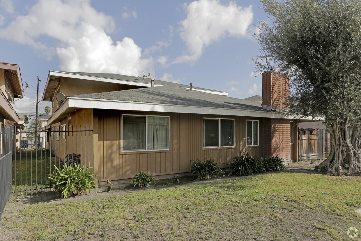 Building Photo - 2430 Angela St