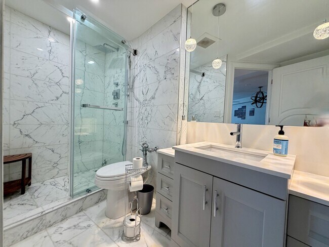 Foto del edificio - 300 N State St