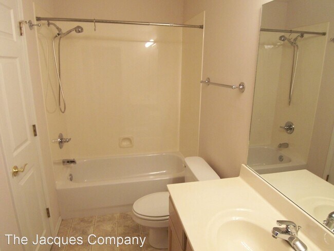 Building Photo - 2 br, 2 bath House - 3520-G E. Lombard