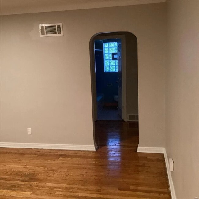 Building Photo - 6827 Roberts Ave